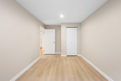 4823 Vanguard Road Nw, Calgary, AB - Indoor Photo Showing Other Room