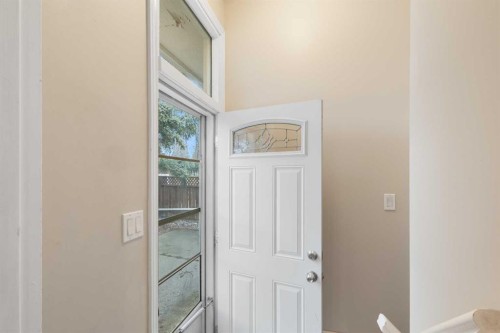 4823 Vanguard Road Nw, Calgary, AB - Indoor Photo Showing Other Room