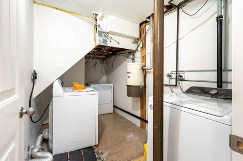 4823 Vanguard Road Nw, Calgary, AB - Indoor Photo Showing Laundry Room