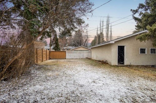 4823 Vanguard Road Nw, Calgary, AB - Outdoor