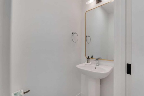 150 Belvedere Crescent Se, Calgary, AB - Indoor Photo Showing Bathroom