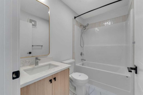 150 Belvedere Crescent Se, Calgary, AB - Indoor Photo Showing Bathroom