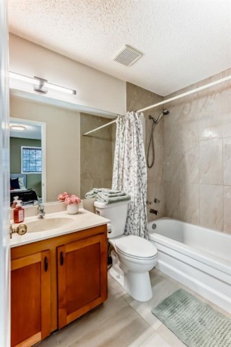 424 Hawkstone Manor Nw, Calgary, AB 