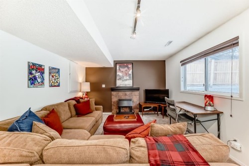 424 Hawkstone Manor Nw, Calgary, AB 