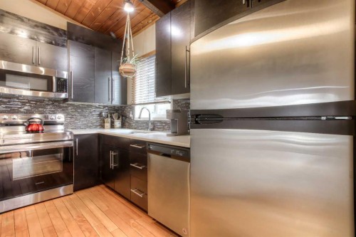 172 Oaktree Lane Sw, Calgary, AB - Indoor Photo Showing Kitchen With Upgraded Kitchen