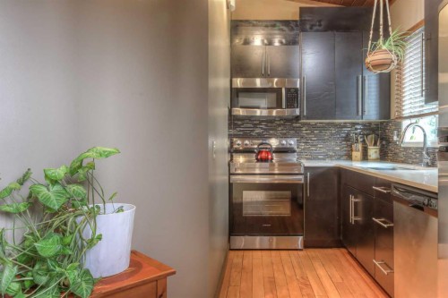 172 Oaktree Lane Sw, Calgary, AB - Indoor