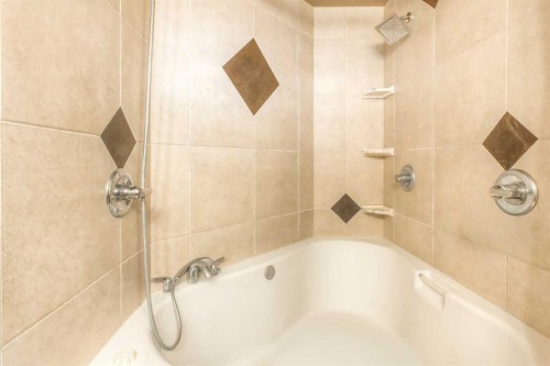 172 Oaktree Lane Sw, Calgary, AB - Indoor Photo Showing Bathroom