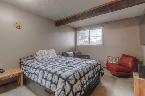 172 Oaktree Lane Sw, Calgary, AB - Indoor Photo Showing Bedroom