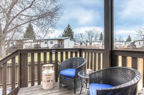 172 Oaktree Lane Sw, Calgary, AB - Outdoor With Deck Patio Veranda