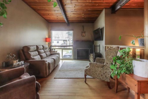 172 Oaktree Lane Sw, Calgary, AB - Indoor Photo Showing Living Room