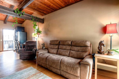 172 Oaktree Lane Sw, Calgary, AB - Indoor