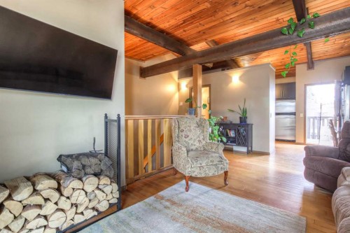 172 Oaktree Lane Sw, Calgary, AB - Indoor Photo Showing Living Room