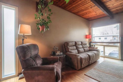 172 Oaktree Lane Sw, Calgary, AB - Indoor Photo Showing Living Room