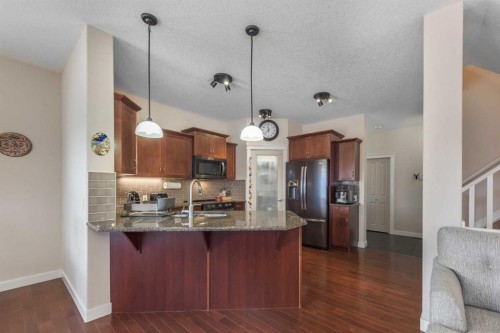 33 Evanscove Manor Nw, Calgary, AB - Indoor Photo Showing Kitchen