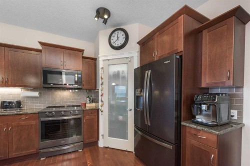 33 Evanscove Manor Nw, Calgary, AB - Indoor Photo Showing Kitchen