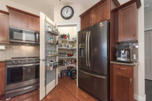 33 Evanscove Manor Nw, Calgary, AB - Indoor Photo Showing Kitchen