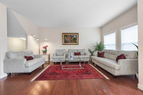 33 Evanscove Manor Nw, Calgary, AB - Indoor Photo Showing Living Room
