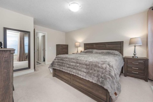 33 Evanscove Manor Nw, Calgary, AB - Indoor Photo Showing Bedroom