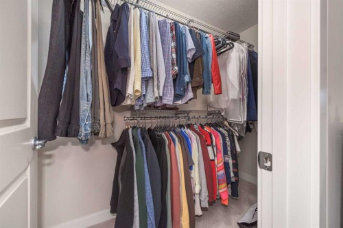 33 Evanscove Manor Nw, Calgary, AB - Indoor With Storage