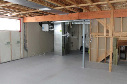 33 Evanscove Manor Nw, Calgary, AB - Indoor Photo Showing Basement