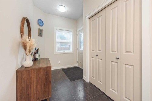 33 Evanscove Manor Nw, Calgary, AB - Indoor Photo Showing Other Room