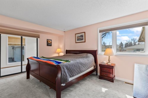 308 Lynnover Way Se, Calgary, AB - Indoor Photo Showing Bedroom