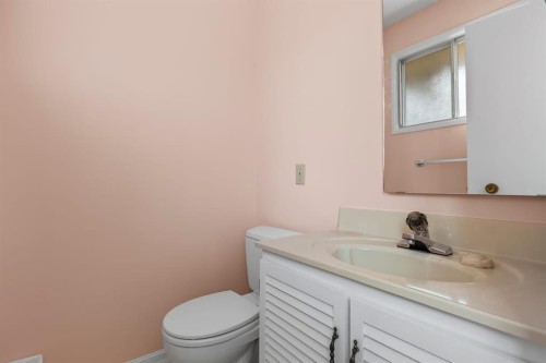 308 Lynnover Way Se, Calgary, AB - Indoor Photo Showing Bathroom
