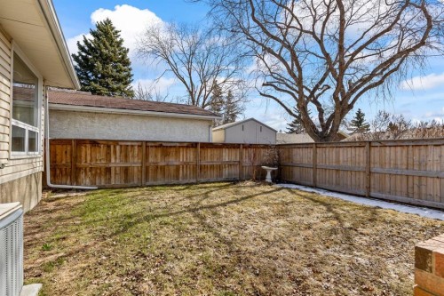 308 Lynnover Way Se, Calgary, AB - Outdoor