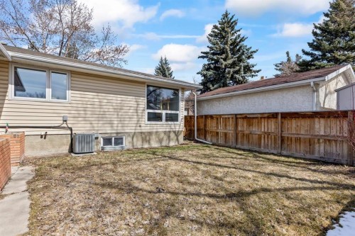 308 Lynnover Way Se, Calgary, AB - Outdoor