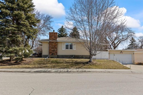 308 Lynnover Way Se, Calgary, AB - Outdoor