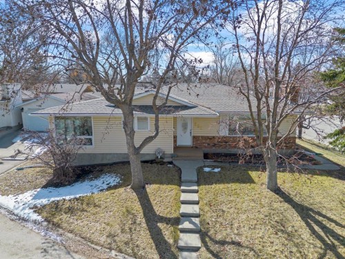 308 Lynnover Way Se, Calgary, AB - Outdoor