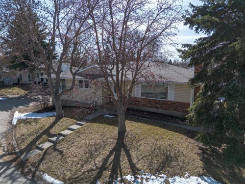308 Lynnover Way Se, Calgary, AB - Outdoor