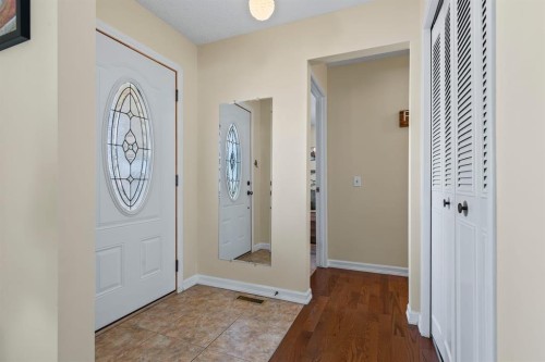 308 Lynnover Way Se, Calgary, AB - Indoor Photo Showing Other Room