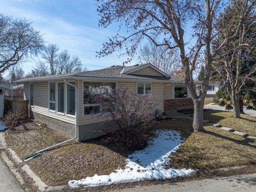 308 Lynnover Way Se, Calgary, AB - Outdoor