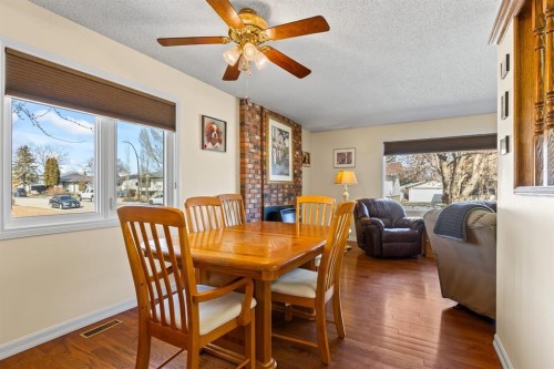 308 Lynnover Way Se, Calgary, AB - Indoor Photo Showing Dining Room