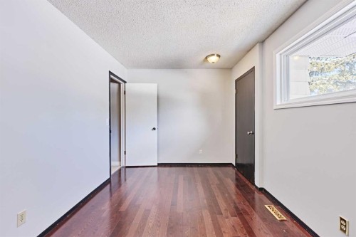 103 Pump Hill Road, Calgary, AB - Indoor Photo Showing Other Room