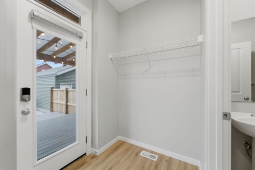 34 Lavender Manor Se, Calgary, AB - Indoor