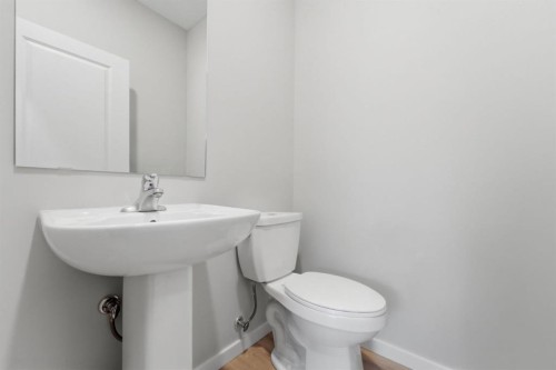 34 Lavender Manor Se, Calgary, AB - Indoor Photo Showing Bathroom