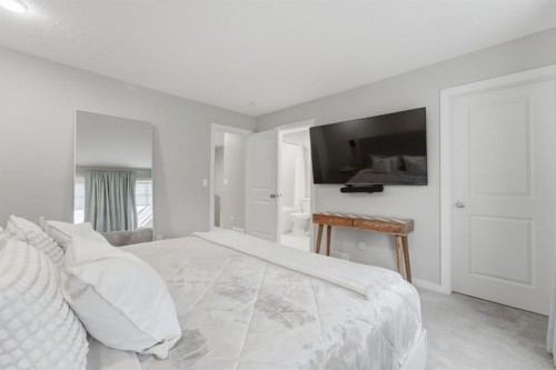 34 Lavender Manor Se, Calgary, AB - Indoor Photo Showing Bedroom