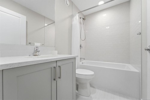 34 Lavender Manor Se, Calgary, AB - Indoor Photo Showing Bathroom