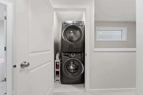 34 Lavender Manor Se, Calgary, AB - Indoor Photo Showing Laundry Room