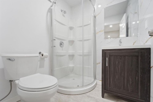 34 Lavender Manor Se, Calgary, AB - Indoor Photo Showing Bathroom