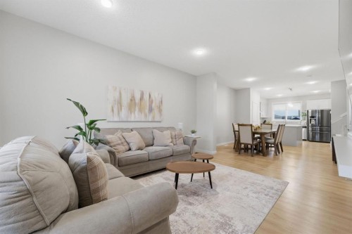 34 Lavender Manor Se, Calgary, AB - Indoor Photo Showing Living Room