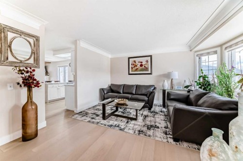 7165 California Boulevard Ne, Calgary, AB - Indoor Photo Showing Living Room