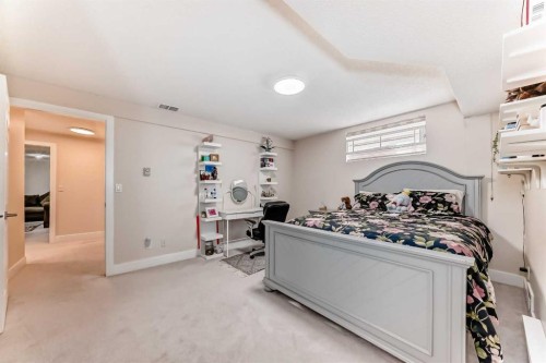7165 California Boulevard Ne, Calgary, AB - Indoor Photo Showing Bedroom