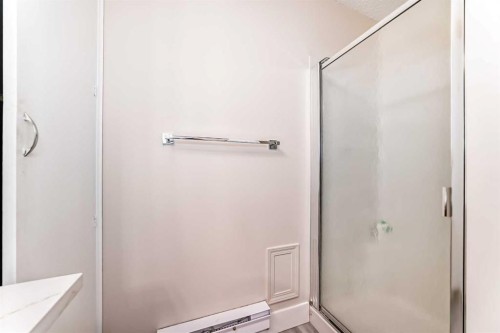 7165 California Boulevard Ne, Calgary, AB - Indoor Photo Showing Bathroom