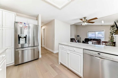 7165 California Boulevard Ne, Calgary, AB - Indoor Photo Showing Kitchen