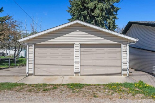 487 Arlington Drive Se, Calgary, AB - Outdoor With Exterior