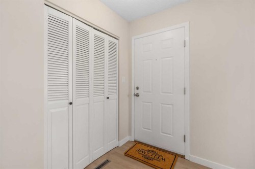 487 Arlington Drive Se, Calgary, AB - Indoor Photo Showing Dining Room
