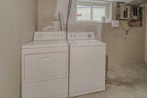 112 Edgedale Way, Calgary, AB - Indoor Photo Showing Laundry Room